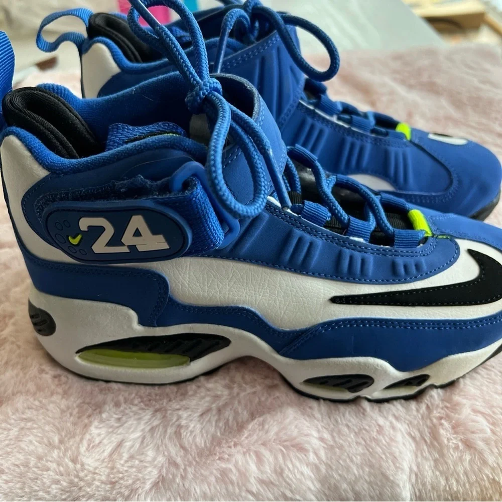Nike Kids Blue and Black Sneakers b65